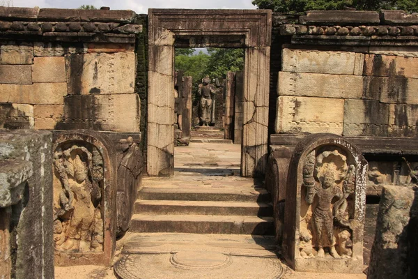 depositphotos_11950720-stock-photo-ancient-temple-polonnaruwa-sri-lanka