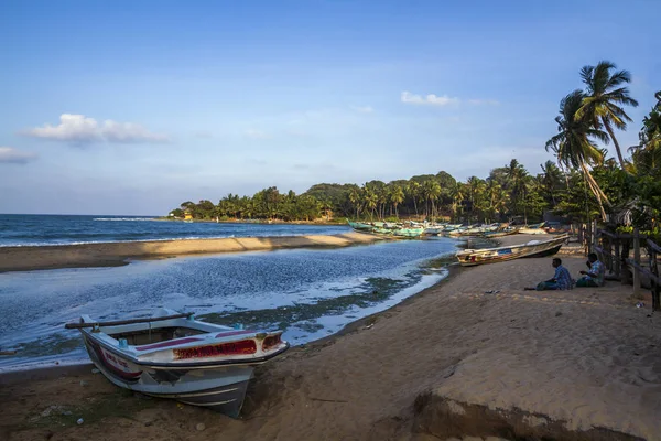 depositphotos_135841990-stock-photo-arugam-bay-beach-sri-lanka