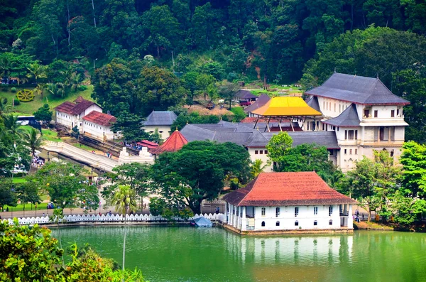 depositphotos_32894983-stock-photo-temple-of-the-tooth