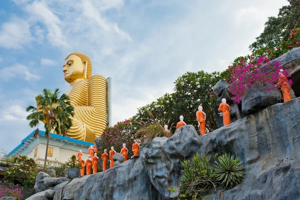 depositphotos_47376889-stock-photo-buddhist-monk-statues-going-to