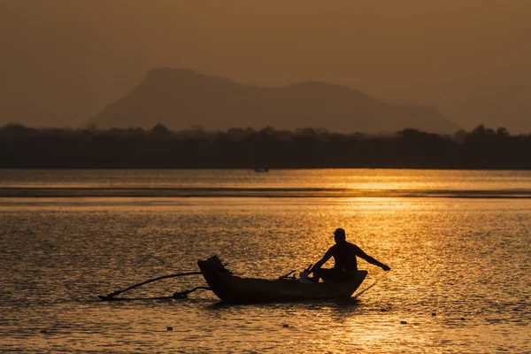 depositphotos_83403400-stock-photo-traditional-fisherman-in-arugam-bay