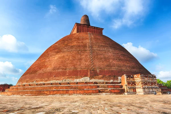 depositphotos_89479320-stock-photo-jetavanaramaya-dagoba-anuradhapura-sri-lanka